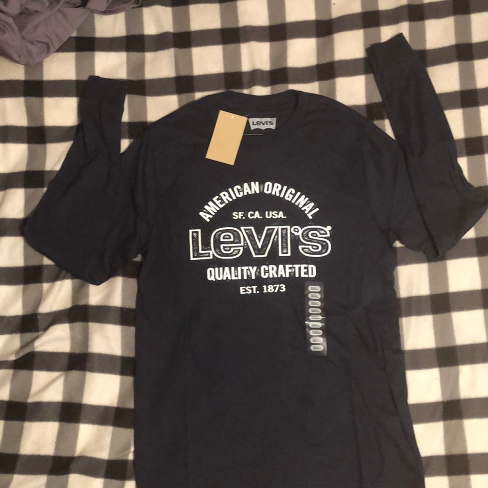 Levi’s long sleeve graphic t-shirt